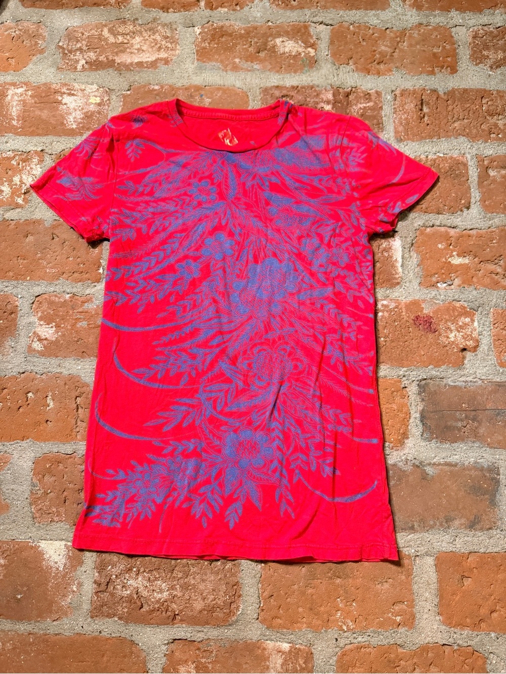 Public Domain Red & Purple Bright Floral Graphic Tee Small/XS Long Fitted